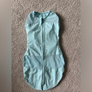 Happiest Baby Sleepea 5 second swaddle/ blue sleep sack size medium